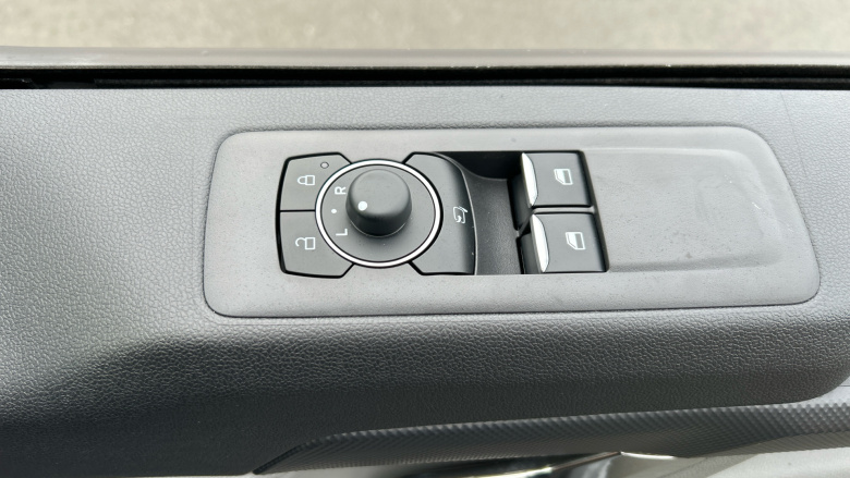 Ford Transit Custom E-320 L1 Rwd 100kW 65kWh H1 Van Limited Auto